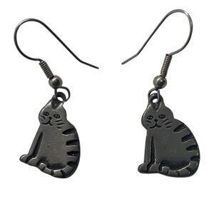 Vintage 1984 DPLT Pewter Silver Dangling Cat Kitten Earrings 1”